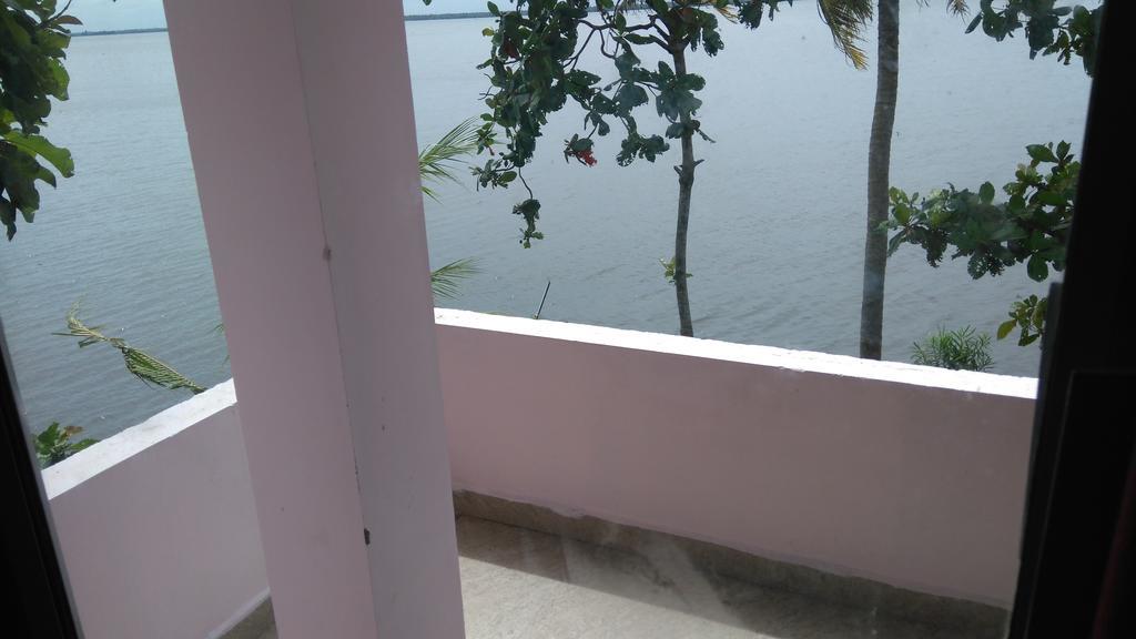 Orchid Lake View Homestay Alappuzha Extérieur photo