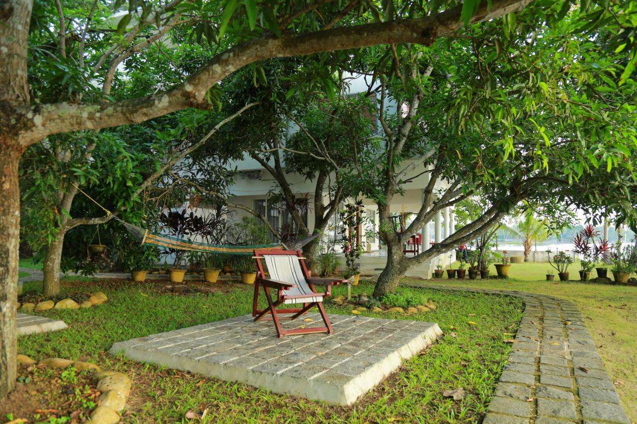 Orchid Lake View Homestay Alappuzha Extérieur photo